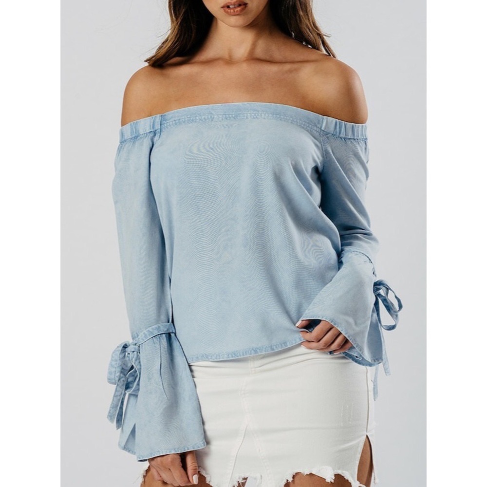 🆕LAST ONE Shae Light Wash Chambray Bardot Top - Picture 4 of 5